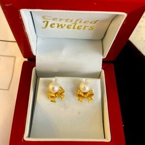 Mikimoto pearl stud earring with a bow under it with 6 round 4 prong set diamond